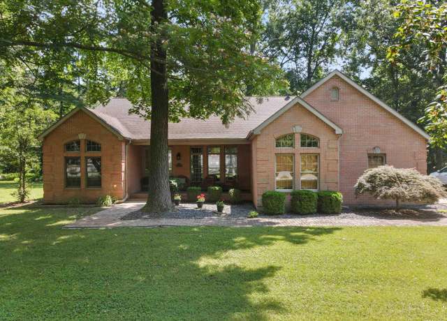 Property at 1818 Calico Rd, Marion, IL 62959, 3 beds, 2.5 baths