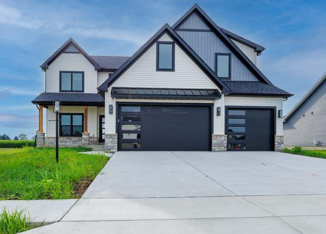Property at 360 York Ave, Morton, IL 61550, 5 beds, 4.5 baths