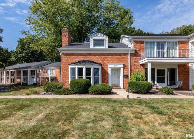 Property at 339 Country Club Dr, Pekin, IL 61554, 3 beds, 2.5 baths