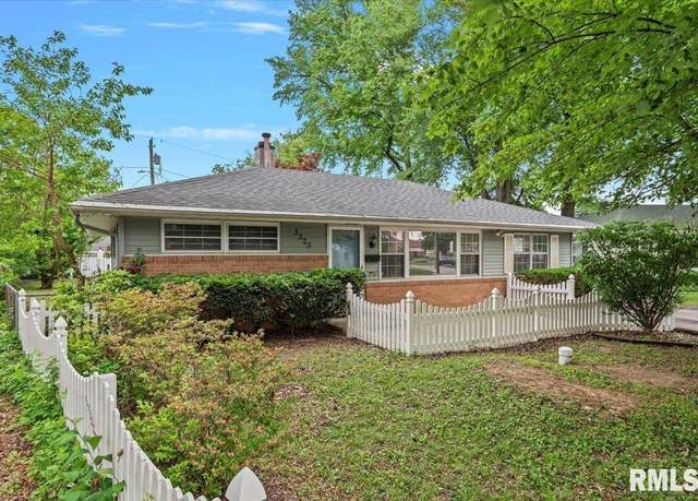 Property at 3225 Saxony Rd, Springfield, IL 62703-2731, 3 beds, 1 bath