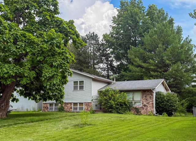 Property at 716 N Trade Wind Dr, Peoria, IL 61604, 4 beds, 1 bath