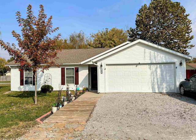 Property at 104 Townhouse Dr, Cambria, IL 62915, 3 beds, 2 baths