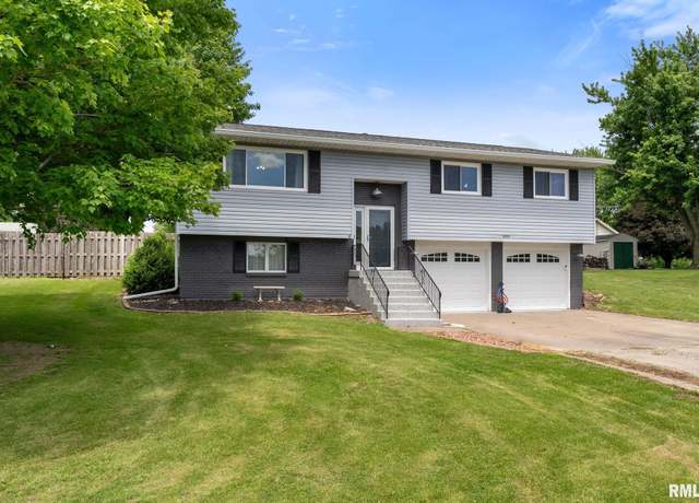 Property at 1409 10th Ave, Viola, IL 61486, 3 beds, 2.5 baths