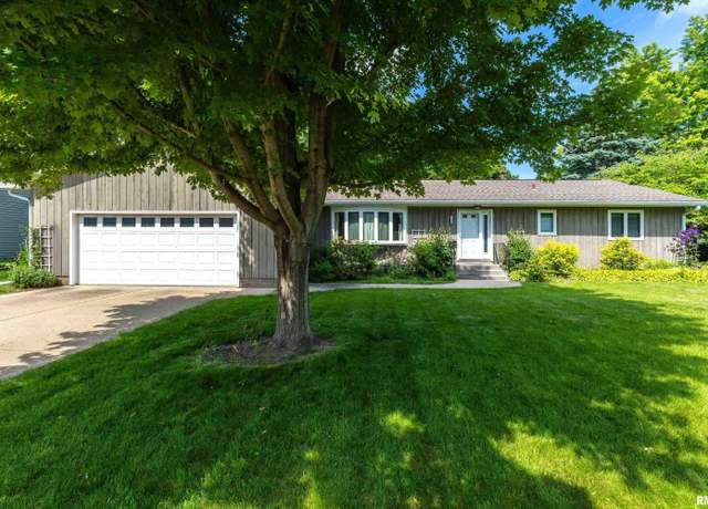 Property at 3626 32nd St, Rock Island, IL 61201, 5 beds, 3 baths