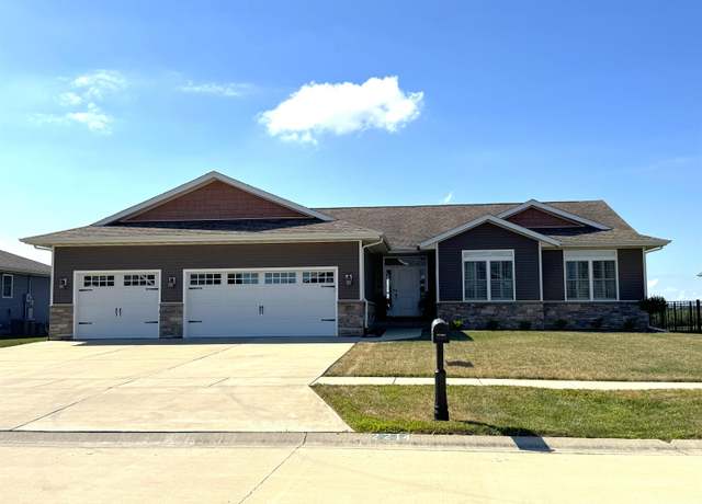 Property at 2214 Hopwood Dr, Chatham, IL 62629, 4 beds, 3.5 baths