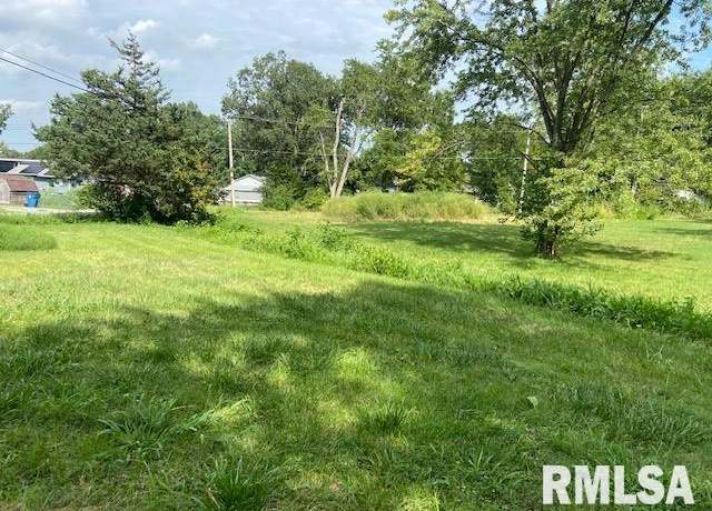 Property at 802 Joplin St, Benton, IL 62812