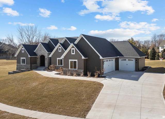 Property at 24 Pebble Creek Cir, Le Claire, IA 52753, 5 beds, 4.5 baths