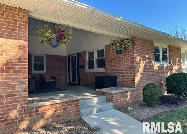 Property at 1 Terry Ct, Jacksonville, IL 62650, 3 beds, 2.5 baths