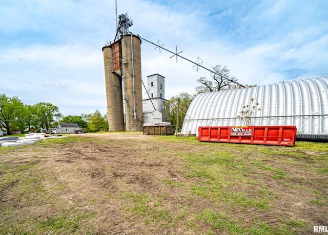 Property at 300 N Broadway St, Manito, IL 61546