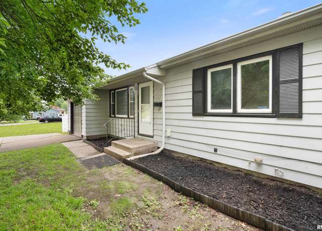 Property at 612 Waverly Rd, Davenport, IA 52804, 4 beds, 1.5 baths