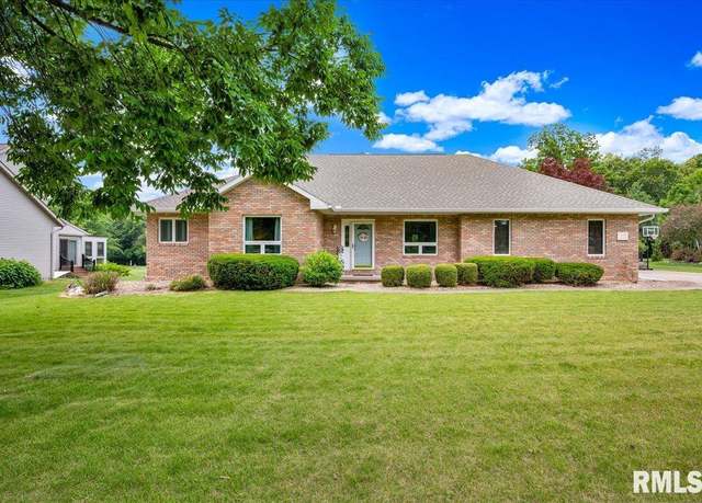 Property at 1125 Oakwood Rd, East Peoria, IL 61611, 3 beds, 3 baths