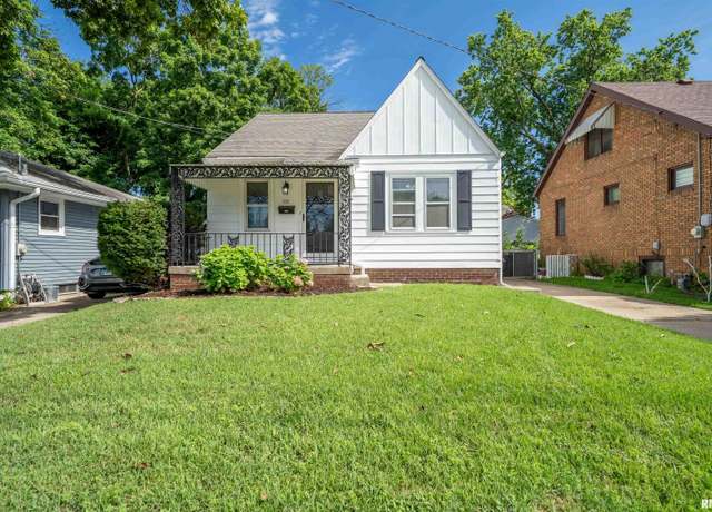 Property at 425 W Hudson St, Peoria, IL 61604, 3 beds, 1 bath