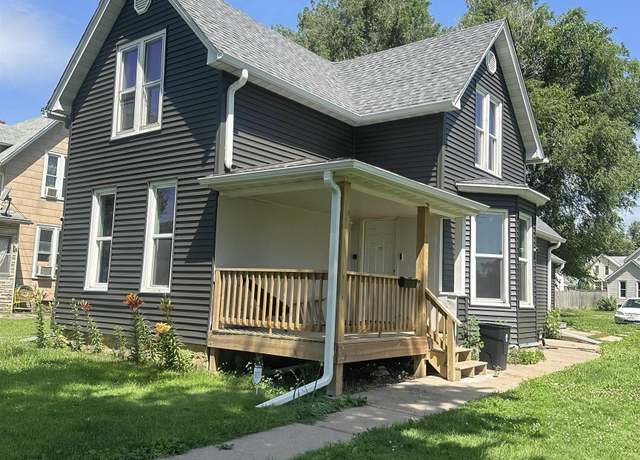 Property at 756 13th Avenue South, Clinton, IA 52732, 3 beds, 1.5 baths
