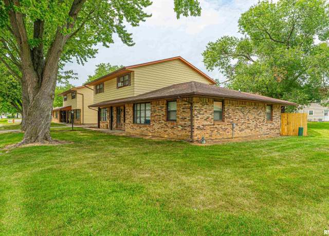 Property at 147 Northville Dr, Lincoln, IL 62656, 8 beds, 5 baths