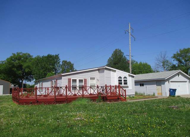 Property at 911 N Buchanan St, Benton, IL 62812, 3 beds, 2 baths