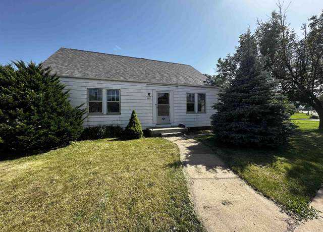 Property at 2510 Avenue OF The Cities, Moline, IL 61265, 4 beds, 1 bath