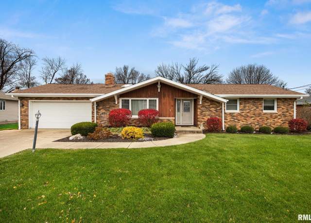 Property at 125 Eastshore Dr, Morton, IL 61550, 3 beds, 2.5 baths