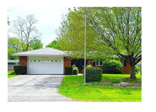 Property at 1352 N Lawrence Ave, Taylorville, IL 62568, 3 beds, 2 baths