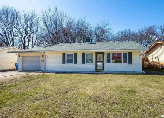 Property at 3707 9th St, East Moline, IL 61244, 3 beds, 1 bath