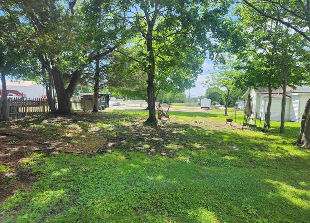 Property at 408 Duckworth St, Pinckneyville, IL 62274