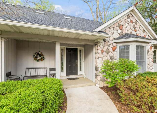 Property at 3 Windy Pt, Rock Island, IL 61265-3632, 3 beds, 2.5 baths