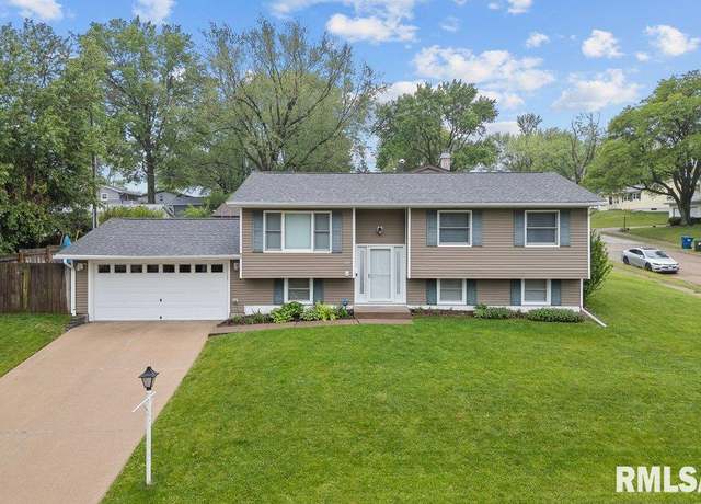 Property at 237 Colony Dr, Davenport, IA 52806, 3 beds, 2 baths