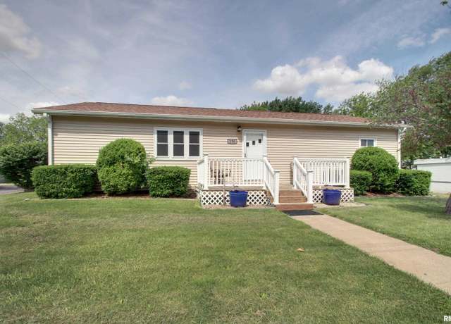 Property at 130 S State St, Mendon, IL 62351, 2 beds, 2 baths