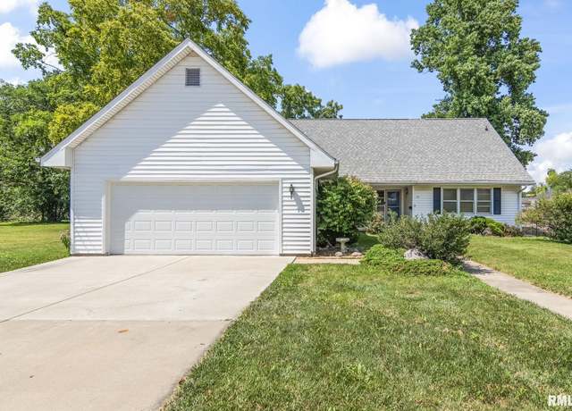 Property at 113 W Walnut St, Chatham, IL 62629, 4 beds, 1 bath