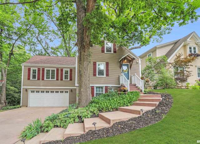 Property at 1525 E Moneta Ave, Peoria Heights, IL 61616, 3 beds, 2.5 baths