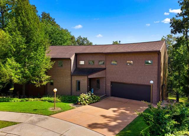 Property at 5412 W Teal Wood Ct, Peoria, IL 61615, 4 beds, 3.5 baths