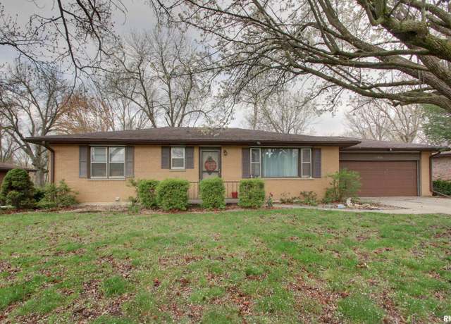 Property at 1530 Curtis Creek Dr, Quincy, IL 62301, 3 beds, 2.5 baths