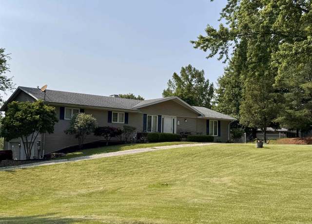 Property at 15 Elmo Dr, Macomb, IL 61455, 4 beds, 3 baths