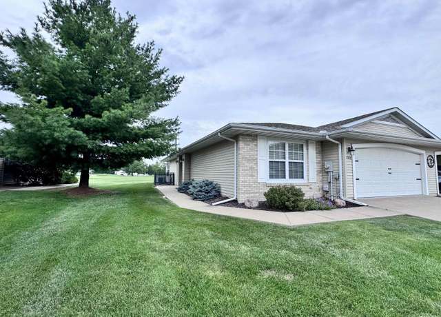 Property at 1111 Hawthorn Rdg, Macomb, IL 61455, 2 beds, 2 baths