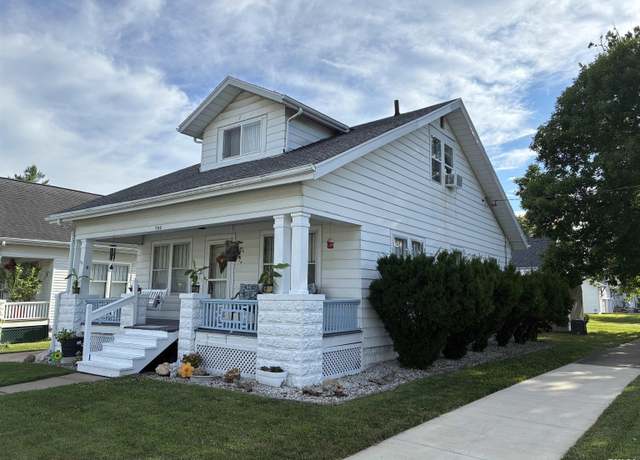 Property at 700 S 20th St, Quincy, IL 62301, 3 beds, 1.5 baths