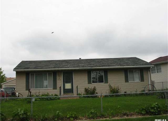 Property at 614 W 64th St, Davenport, IA 52806, 3 beds, 1 bath