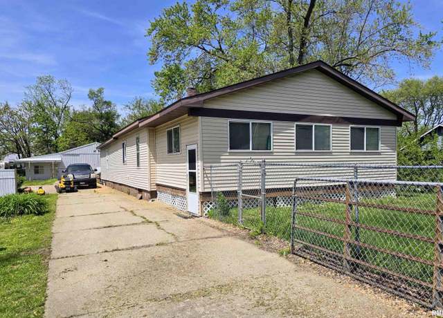 Property at 13595 1st St, Pekin, IL 61554, 3 beds, 1 bath