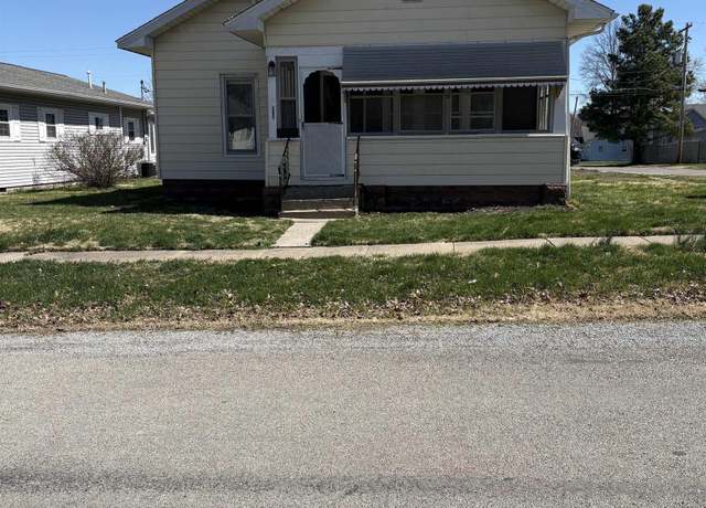 Property at 920 S 12th St, Herrin, IL 62948, 3 beds, 1 bath