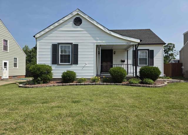 Property at 1507 W Circle Rd, Peoria, IL 61604, 3 beds, 2 baths