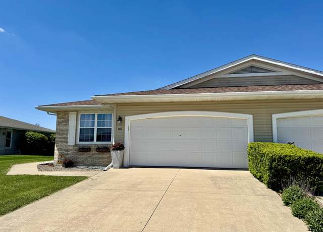 Property at 1121 Hawthorn Rdg, Macomb, IL 61455, 4 beds, 3 baths