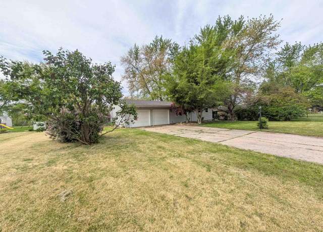 Property at 205 James Pkwy, Washington, IL 61571, 3 beds, 1 bath