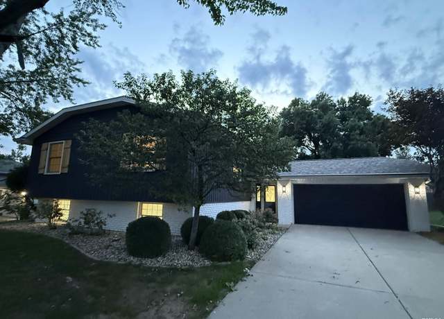 Property at 3201 W Forsythe Rd, Peoria, IL 61614, 4 beds, 3 baths