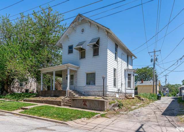 Property at 1415 Pershing Ave, Davenport, IA 52803, 3 beds, 1.5 baths