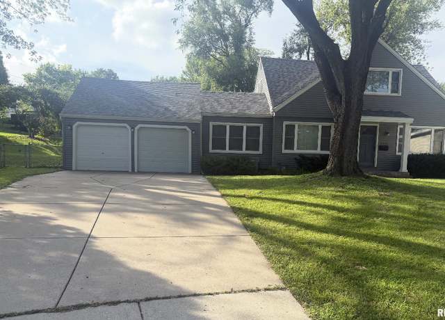 Property at 2930 Greenway Dr, Bettendorf, IA 52722, 3 beds, 1.5 baths
