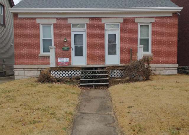 Property at 1011 Jefferson St, Quincy, IL 62301, 2 beds, 1 bath
