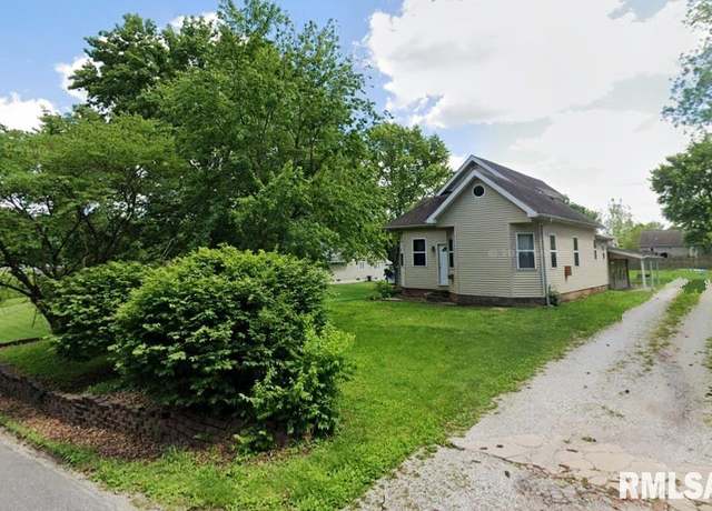 Property at 319 Ash St, Carlinville, IL 62626, 3 beds, 2 baths