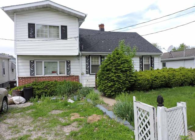 Property at 4115 N Boulevard Ave, Peoria, IL 61614, 4 beds, 1 bath