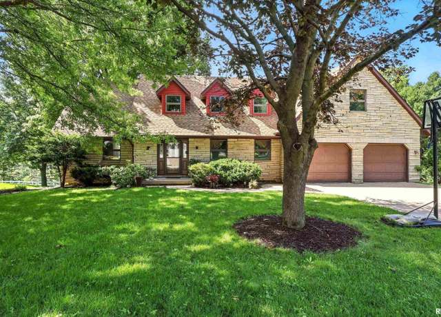 Property at 5935 Dodds Dr, Bettendorf, IA 52722, 5 beds, 4.5 baths