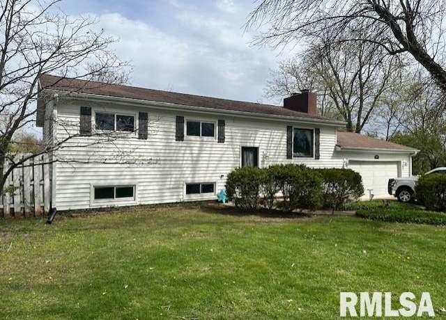 Property at 606 Woodland Pl, Jacksonville, IL 62650, 3 beds, 2.5 baths