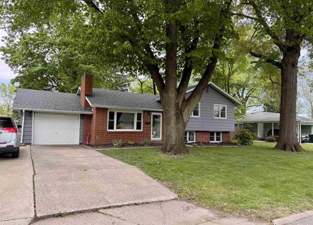 Property at 940 Memorial Dr, Macomb, IL 61455, 3 beds, 2 baths