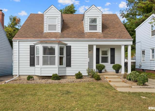 Property at 1127 E Fairoaks Ave, Peoria, IL 61603, 3 beds, 2.5 baths